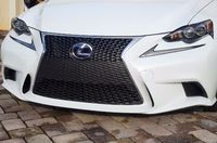 Эмблема под стекло решетки радиатора Lexus 