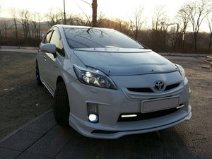 Накладки на фары (реснички) Toyota Prius 2009-up (двух линзовую)